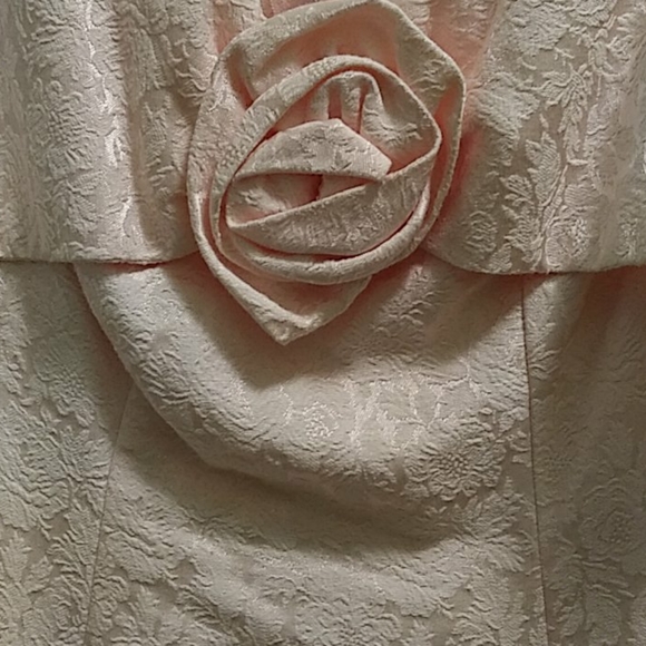 Dress - Picture 3 of 4